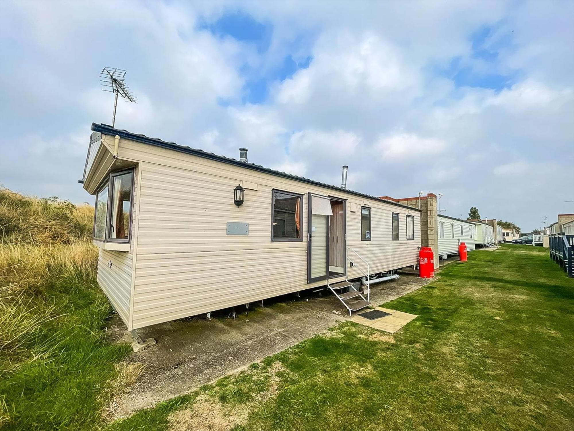Lovely 6 Berth Caravan At Naze Marine Holiday Park In Essex Ref 17275C Walton-on-the-Naze Exterior foto