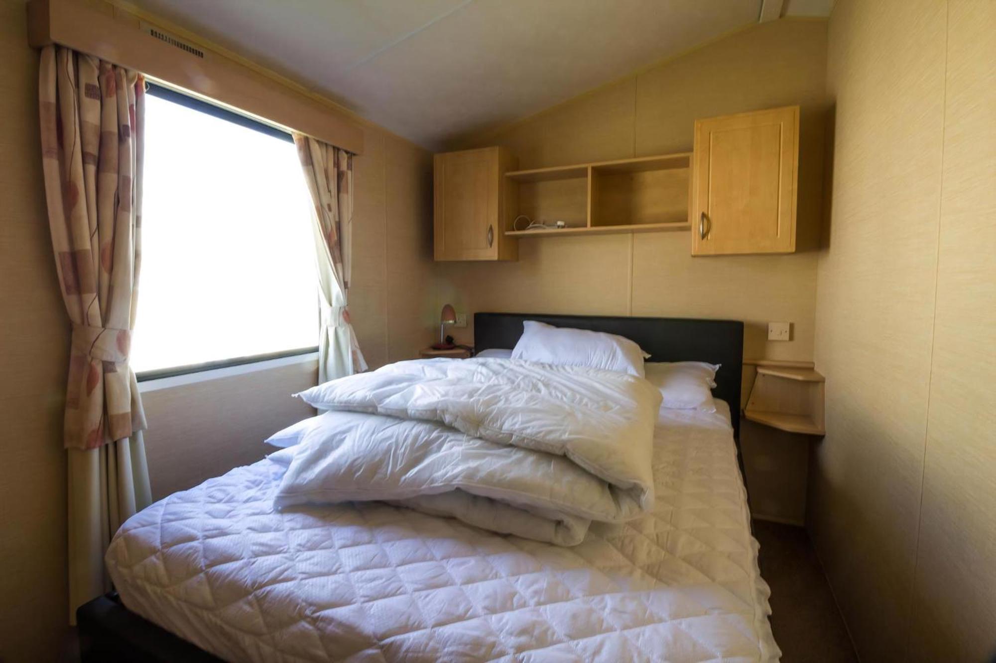 Lovely 6 Berth Caravan At Naze Marine Holiday Park In Essex Ref 17275C Walton-on-the-Naze Exterior foto