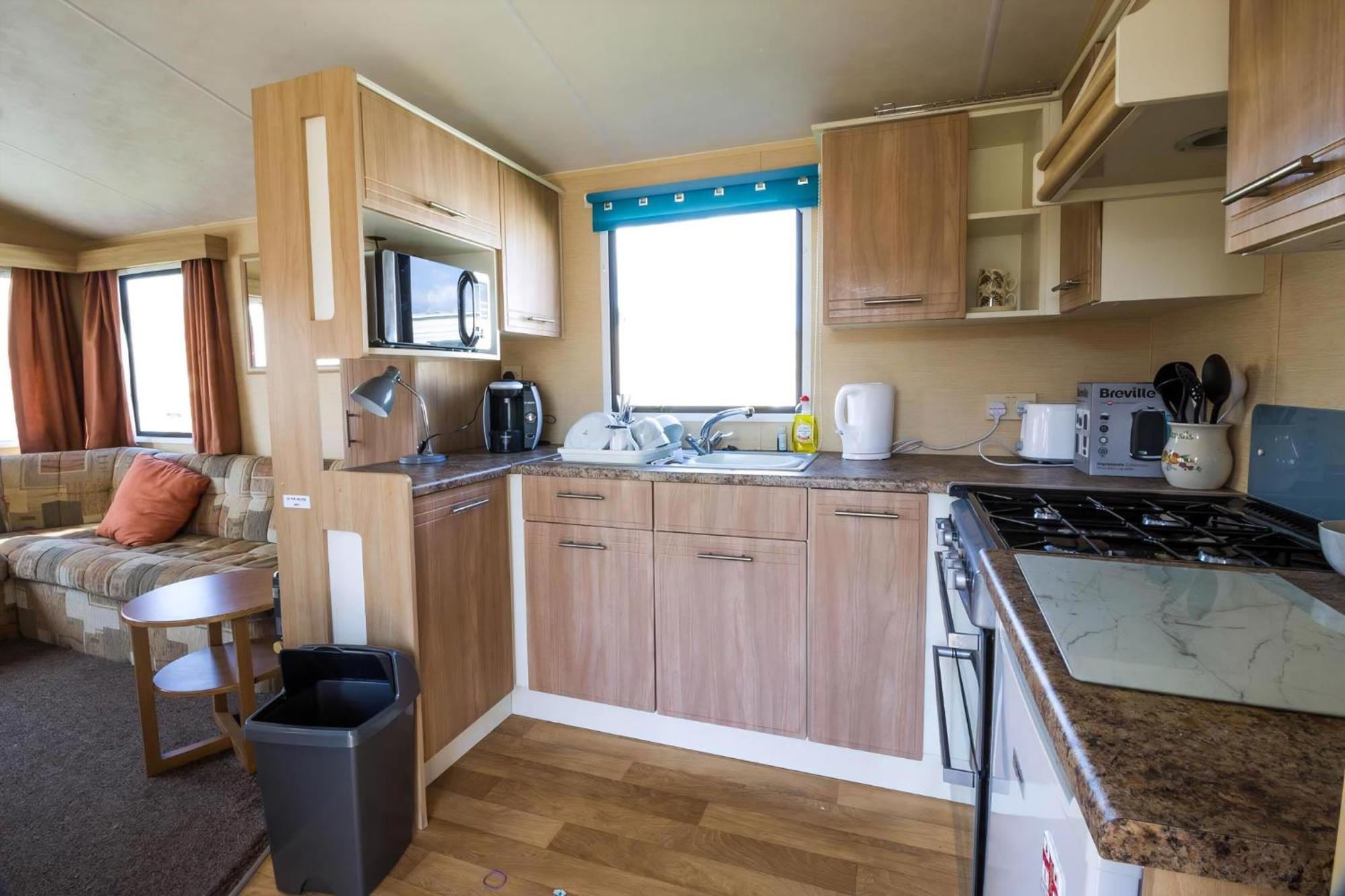 Lovely 6 Berth Caravan At Naze Marine Holiday Park In Essex Ref 17275C Walton-on-the-Naze Exterior foto